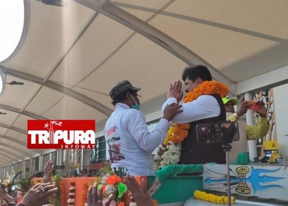 Tripura’s Tiger Sudip Roy Barman’s grand Welcome in Agartala with Slogan of ‘Biplab Hatao, Tripura Bachao’ Tripura’s Tiger Sudip Roy Barman’s grand Welcome in Agartala with Slogan of ‘Biplab Hatao, Tripura Bachao’